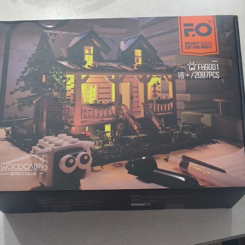 Funwhole Retro House Wood Cabin